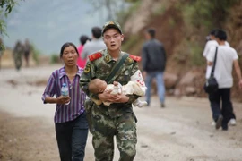 Số người chết trong trận động đất ở Trung Quốc tăng lên gần 370 người