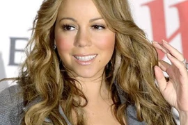 Mariah Carey biểu diễn ở lễ trao giải Billboard sau 17 năm vắng bóng