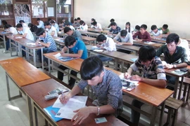 Thí sinh tham dự Kỳ thi Trung học phổ thông quốc gia năm 2015. (Ảnh: TTXVN)