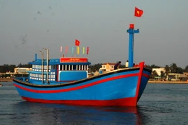 Tàu vỏ gỗ đầu tiên đóng theo Nghị định 67/2014/NĐ-CP của Chính phủ ở tỉnh Quảng Ngãi. (Ảnh: Phước Ngọc/TTXVN)