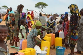 Người tị nạn Nigeria tại trại tị nạn Assaga ngày 16/9. (Ảnh: AFP/TTXVN)