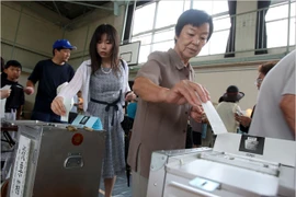 Cử tri Nhật Bản bắt đầu bầu cử hội đồng địa phương vòng hai 