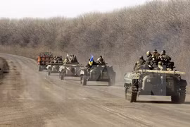 [Video] Quân đội Ukraine tuyên bố bắt đầu rút vũ khí hạng nặng