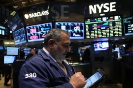 Chứng khoán Mỹ khởi sắc nhờ Fed chưa vội nâng lãi suất 