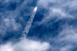 Tên lửa đẩy PSLV-C30 đưa kính viễn vọng Astrosat lên vũ trụ. (Ảnh: Reuters)