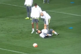 [Video] Ronaldo bị "đồ tể" Pepe dằn mặt ngay trong buổi tập đầu tiên