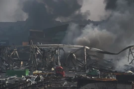 Khói bốc lên sau vụ nổ. (Nguồn: AFP/TTXVN)