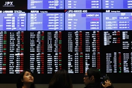 Chỉ số Nikkei lần đầu tiên trong gần 15 năm phá ngưỡng 19.000 điểm