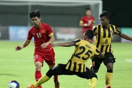 Các cầu thủ U23 Malaysia (áo vàng) đã thua tan 5-1 trước Việt Nam. (Ảnh: TTXVN)