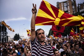 Biểu tình phản đối Chính phủ tại thủ đô Skopje ngày 17/5. (Ảnh: AFP/TTXVN)