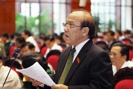 Đại biểu Quốc hội tỉnh Quảng Ngãi Mã Điền Cư phát biểu ý kiến. (Ảnh: Nguyễn Dân/TTXVN)