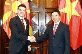 Bộ trưởng Phạm Bình Minh đón và hội đàm với Bộ trưởng Nikola Poposki. (Ảnh: Doãn Tấn/TTXVN)