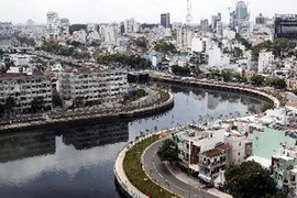 Công trình Kênh Nhiêu Lộc-Thị Nghè và đường Hoàng Sa,Trường Sa. (Ảnh: Hoàng Hải/TTXVN)