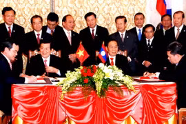 Toàn cảnh lễ ký. (Ảnh: Hoàng Chương/Vietnam+)