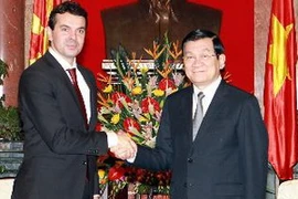 Chủ tịch nước Trương Tấn Sang tiếp Bộ trưởng Nikola Poposki. (Ảnh: Nguyễn Khang/TTXVN)