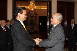 Thủ tướng Nguyễn Tấn Dũng tiếp kiến Quốc vương Campuchia Norodom Sihamoni. (Ảnh: Đức Tám/TTXVN)