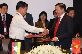 Kiểm toán Việt Nam và Kiểm toán Myanmar ký biên bản ghi nhớ hợp tác. (Ảnh: Phạm Văn Thảo/Vietnam+)
