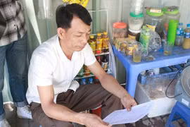 Ở độ tuổi 46, ông Vương Đình Yên trở thành một trong những thí sinh lớn tuổi nhất của Hội đồng thi thành phố Hà Nội năm 2019 (Ảnh: Nguyễn Hoàng/Vietnam+) 
