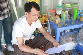 Ở độ tuổi 46, ông Vương Đình Yên trở thành một trong những thí sinh lớn tuổi nhất của Hội đồng thi thành phố Hà Nội năm 2019 (Ảnh: Nguyễn Hoàng/Vietnam+) 