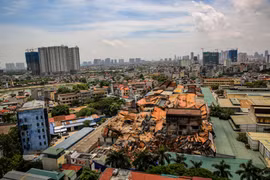Toàn cảnh khu vực kho Rạng Đông bị cháy. (Ảnh: Minh Sơn/Vietnam+) 