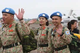 Bệnh viện Dã chiến Cấp 2 Số 2 chia làm hai đợt đến Nam Sudan, thực hiện nhiệm vụ gìn giữ hòa bình tại phái bộ Liên Hợp Quốc, vào các ngày 19 và 26/11. Ảnh: TTXVN. 