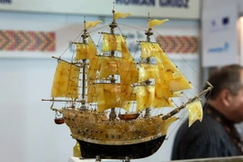 [Photo] Triển lãm “Hành trình Hổ phách” tại thành phố Vilnius