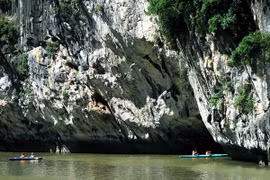 Di sản thiên nhiên thế giới Vịnh Hạ Long mang những giá trị đặc biệt về thiên nhiên, thẩm mỹ và giá trị về địa chất, địa mạo, tạo nên một giá trị riêng cho thắng cảnh thiên nhiên có một không hai trên thế giới. (Ảnh: N. Đức/TTXVN)