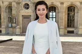 Christian Dior Haute Couture Xuân Hè 2015: Những cô nàng "glam rock"