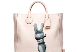 "Những sinh vật" kỳ quái trong các thiết kế mùa Xuân Hè của Coach