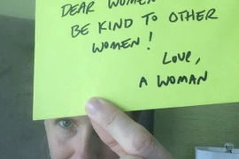 Tác giả "Ăn, Cầu nguyện, Yêu" kêu gọi nữ giới ngừng phán xét nhau