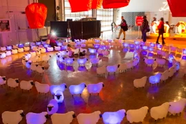 Hàng trăm đèn lồng hình con cừu ngộ nghĩnh tại lễ hội ở Canada