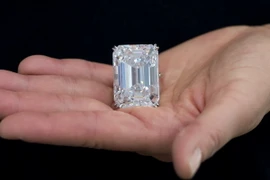 Trưng bày viên kim cương khủng nặng tới 100,2 carat tại California