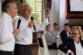 Chủ tịch Liên đoàn bóng đá Đức, Niersbach và "hoàng đế" Beckenbauer phát biểu trong lễ kỷ niệm 25 năm chức vô địch World Cup 1990 