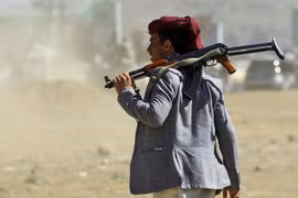 Một tay súng của Houthi. (Nguồn: AFP)
