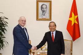 Phó Thủ tướng Trương Hòa Bình tiếp ông Alexander Anikin. (Ảnh: Doãn Tấn/TTXVN)