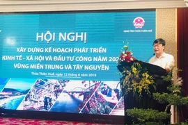 Thứ trưởng Bộ Kế hoạch Đầu tư Nguyễn Đức Trung phát biểu tại hội nghị. (Ảnh: Quốc Việt/TTXVN)