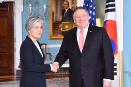 Ngoại trưởng Hàn Quốc Kang Kyung-wha và người đồng cấp Mỹ Mike Pompeo. (Nguồn: US Embassy in Korea)