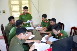 Công an chính quy xã Mỹ Tân, huyện Mỹ Lộc, Nam Định họp bàn triển khai kế hoạch đấu tranh với các loại tội phạm. (Ảnh minh họa: Công Luật/TTXVN)