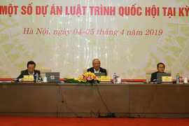 Các Phó Chủ tịch Quốc hội tham dự và chủ trì hội nghị. (Ảnh: Nguyễn Dân/TTXVN)