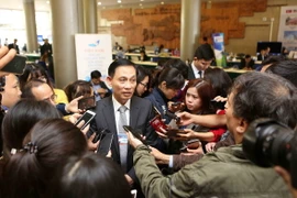 Thứ trưởng Bộ Ngoại giao Lê Hoài Trung trả lời phỏng vấn của phóng viên. (Ảnh: Dương Giang/TTXVN)