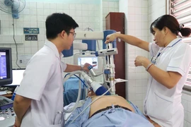Bệnh viện Thống Nhất Thành phố Hồ Chí Minh là bệnh viện đầu tiên ở khu vực phía Nam triển khai kỹ thuật sóng xung kích ngoài cơ thể. (Ảnh: Đinh Hằng/TTXVN)