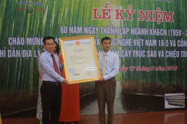 Công bố văn bằng bảo hộ chỉ dẫn địa lý cây trúc sào và chiếu trúc sào Cao Bằng. (Ảnh: Chu Hiệu/TTXVN)