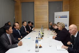 Thủ tướng Nguyễn Xuân Phúc gặp song phương Thủ tướng Na Uy Erna Solberg bên lề Hội nghị Cấp cao Á-Âu lần thứ 12 (ASEM 12) tại Bỉ năm 2018. (Ảnh: Thống Nhất/TTXVN)