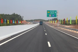 Tuyến đường cao tốc Bắc Giang-Lạng Sơn, đoạn tuyến Bắc Giang-Chi Lăng mới được hoàn thành. (Ảnh: Minh Quyết/TTXVN)