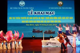 Một tiết mục tại Hội thi tuyên truyền về chủ quyền và phát triển bền vững biển, đảo Việt Nam. (Ảnh: Thanh Hải/TTXVN)