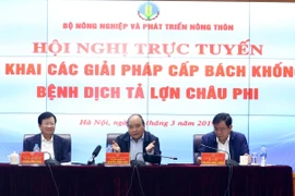 Thủ tướng Nguyễn Xuân Phúc chủ trì Hội nghị trực tuyến triển khai các giải pháp cấp bách khống chế bệnh dịch tả lợn châu Phi. (Ảnh: Thống Nhất/TTXVN)
