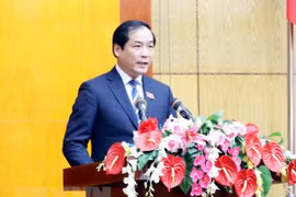 Phó Chủ tịch Ủy ban Nhân dân tỉnh Lạng Sơn nhiệm kỳ 2016-2021, Dương Xuân Huyên phát biểu nhận chức. (Ảnh: Thái Thuần/TTXVN)