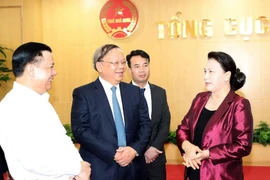 Chủ tịch Quốc hội Nguyễn Thị Kim Ngân với các đại biểu tại buổi làm việc. (Ảnh: Trọng Đức/TTXVN)