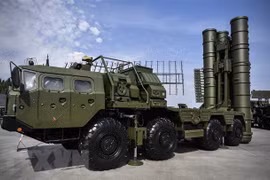 Hệ thống phòng thủ tên lửa S-400 của Nga. (Nguồn: AFP/ TTXVN)