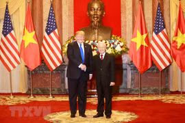 Tổng Bí thư, Chủ tịch nước Nguyễn Phú Trọng tiếp Tổng thống Hoa Kỳ Donald Trump. (Ảnh: Trí Dũng/TTXVN)